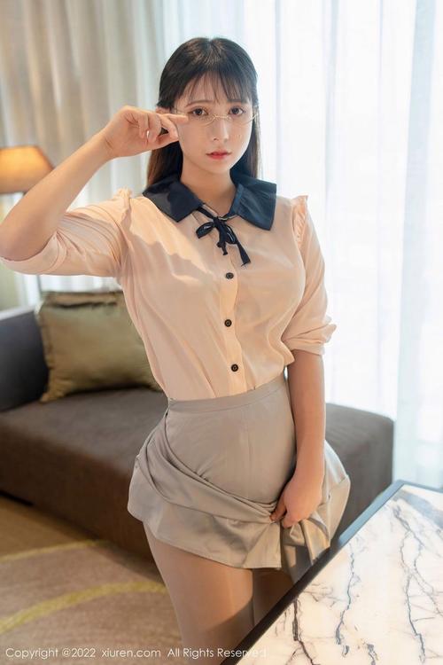 老师操的逼的相关介绍