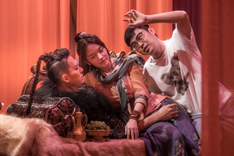 女性下边分泌物黄色的相关介绍