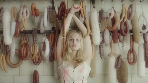 女人留黄色的分泌物的相关介绍