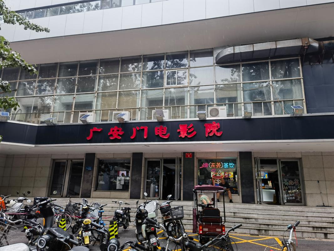 巨巨乳波霸影院的相关介绍