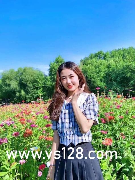 骑操美女教师的相关介绍