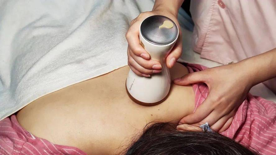 亚洲熟女少妇av一区二区三区的相关介绍