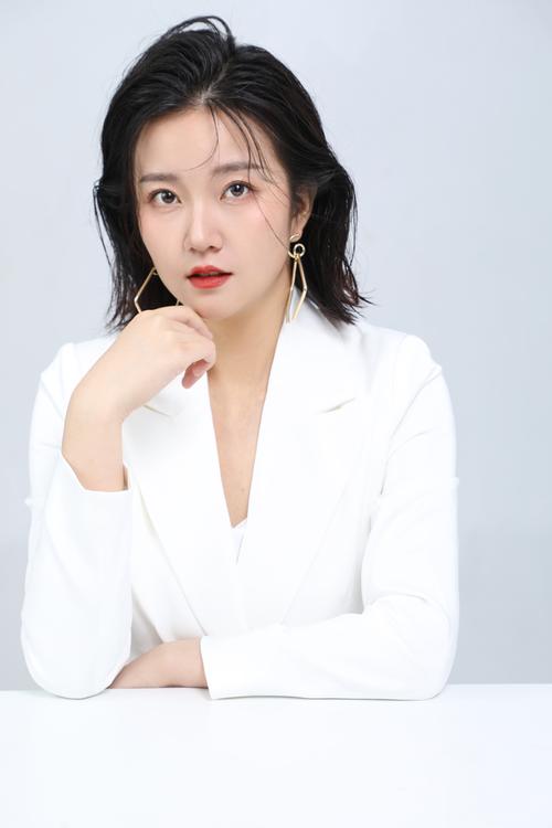 美女老师被上的相关介绍
