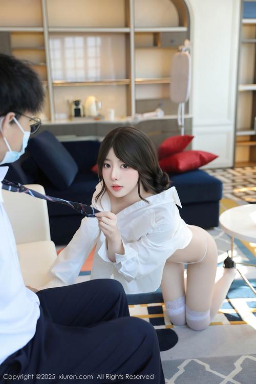操中国美女教师的相关介绍
