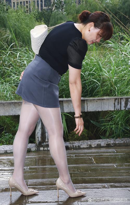 操美女老师的视频的相关介绍