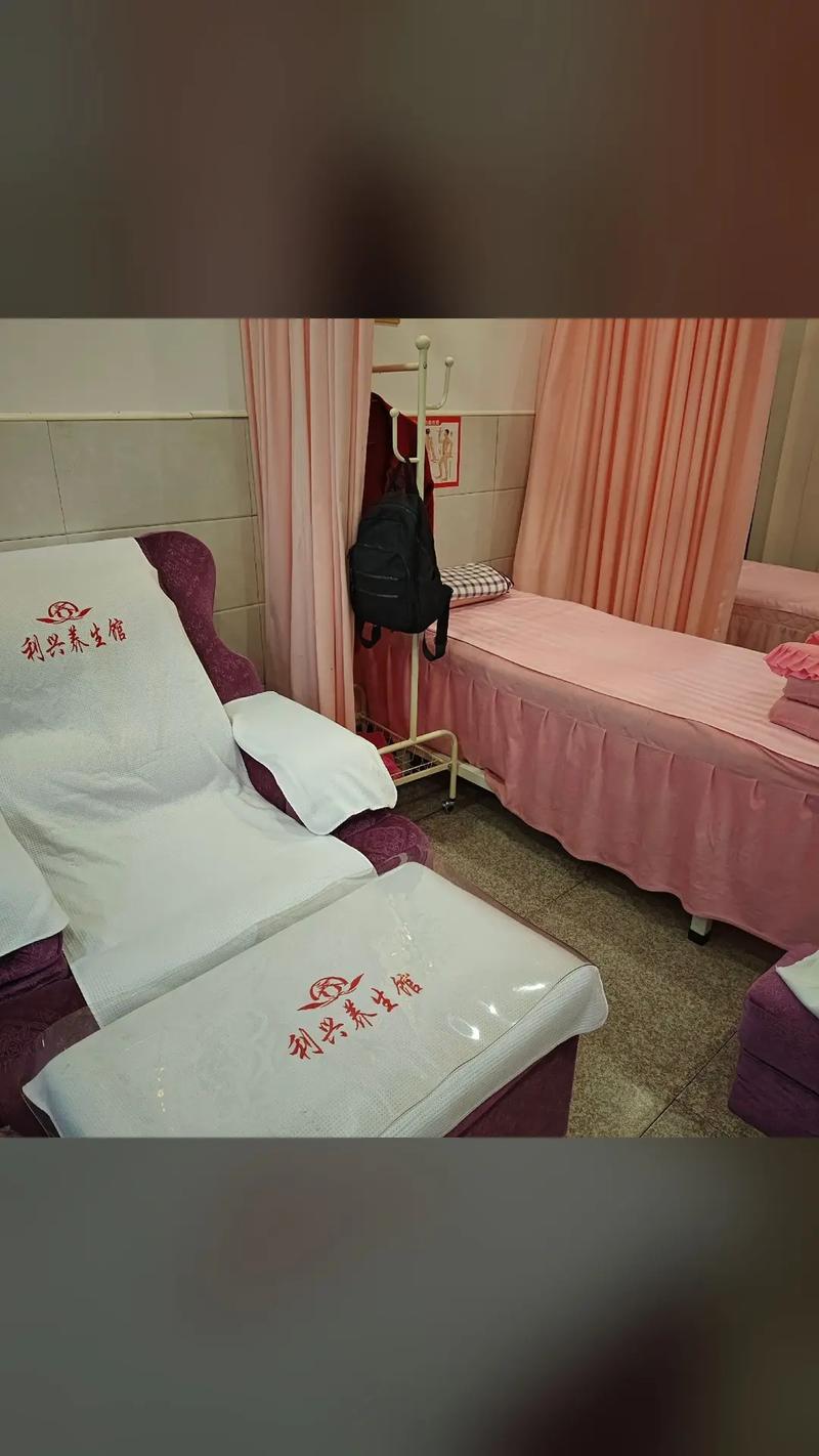 亚洲av男人j桶进女人p无遮挡的相关介绍