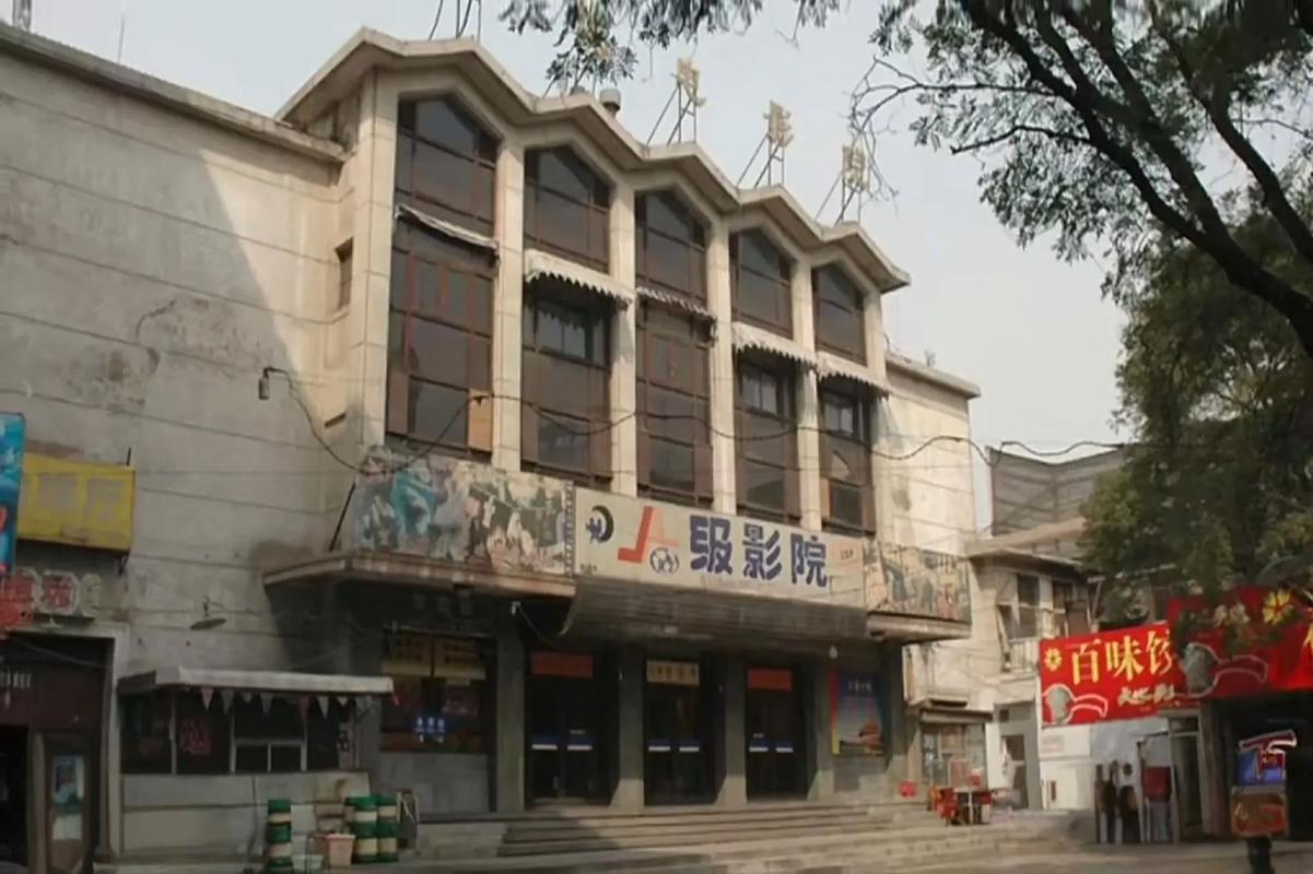 夫妻床上看的毛片的相关介绍
