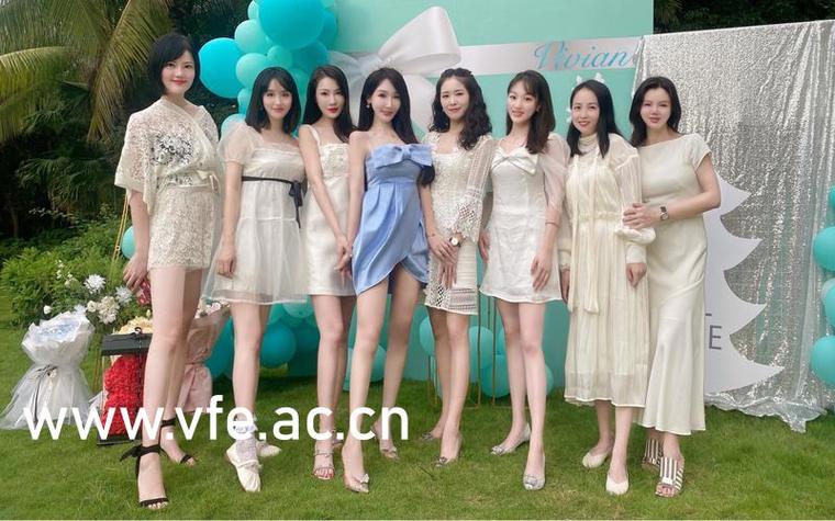 嫩草伊人久久久av少妇的相关介绍