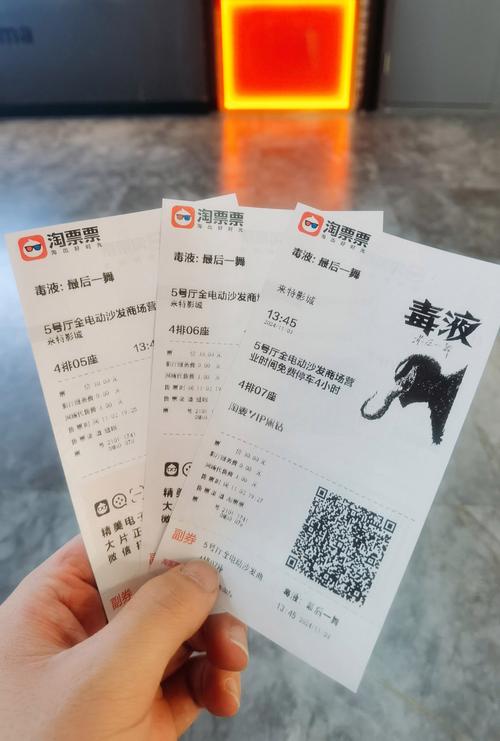 一边摸下面一边揉上面的相关介绍
