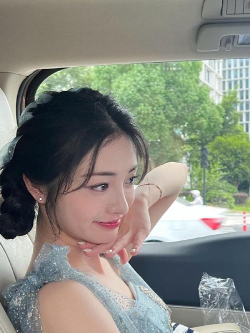 白白操美女的相关介绍