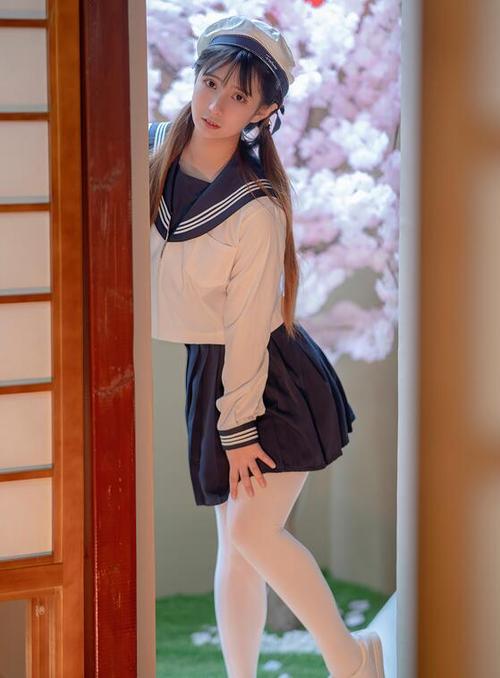 美女老师舔我的相关介绍