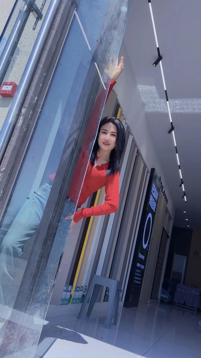 我操美女老师的相关介绍